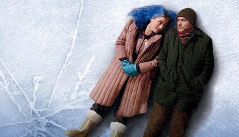 Bild på Jim Carrey och Kate Winslets karaktärer från Sci-fi filmen Eternal Sunshine of the spotless Mind, liggandes på en isfrusen sjö.