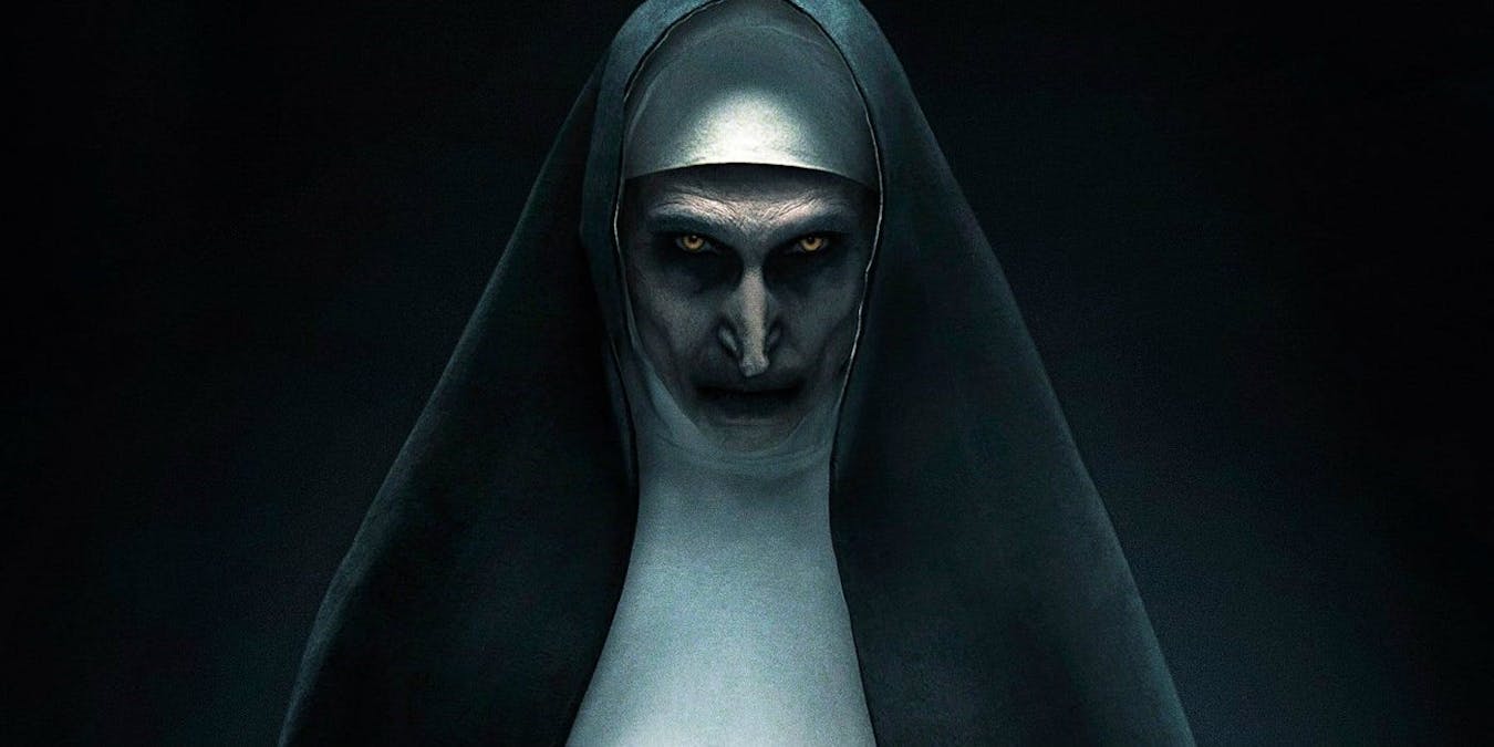 The Nun-stjärnan stämmer Warner Bros – döljer hennes riktiga ersättning