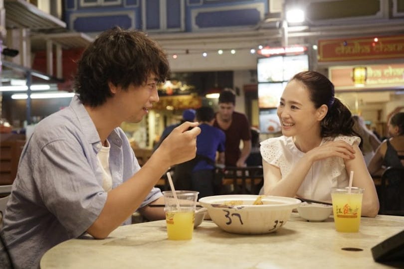 Masato och Mei äter nudlar i filmen Ramen Shop