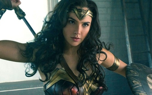 Gal Gadot firades med ny Wonder Woman-bild