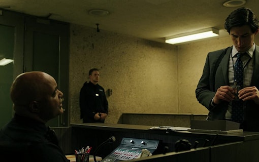 Bild på Adam Drivers karaktär i Scott Z. Burns filmen The Report.
