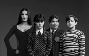 Nya bilder på Tim Burtons kommande Familjen Addams TV-serie