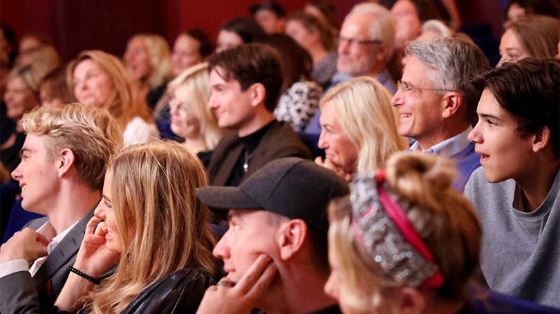 Publiken på Biograf Zita i Stockholm under visningen av Heder säsong 3