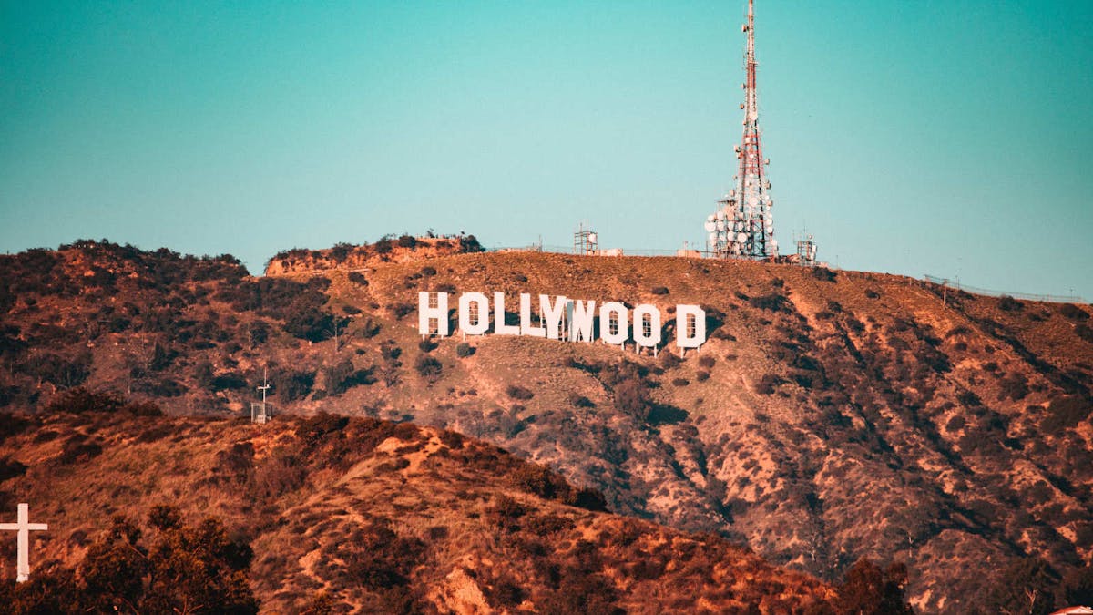 Hollywoods manusförfattare röstar för strejk – produktioner kan stoppas