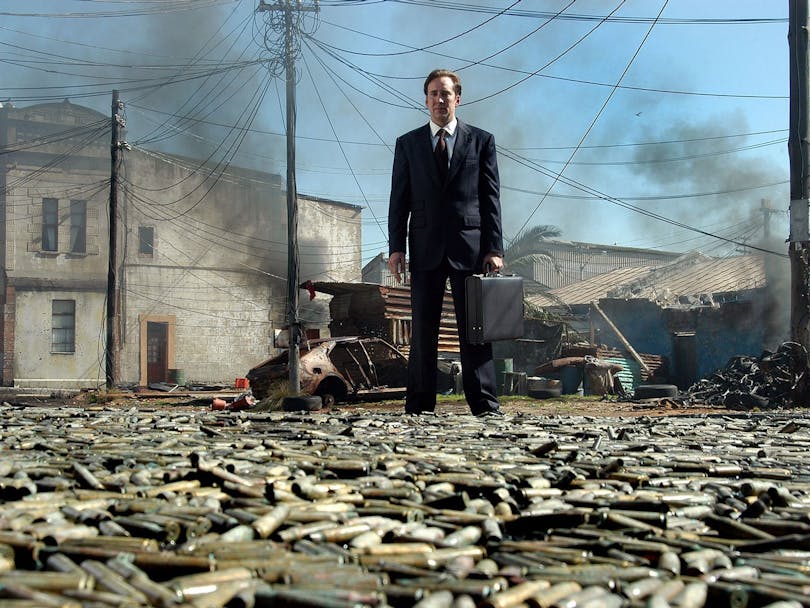 Nicolas Cage är i toppform som vapenhandlaren Yuri Orlov i Lord of War. Foto: 20th Century Fox.